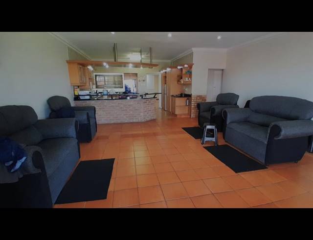 6 BEDROOM HOUSE FOR SALE IN SHELLY BEACH